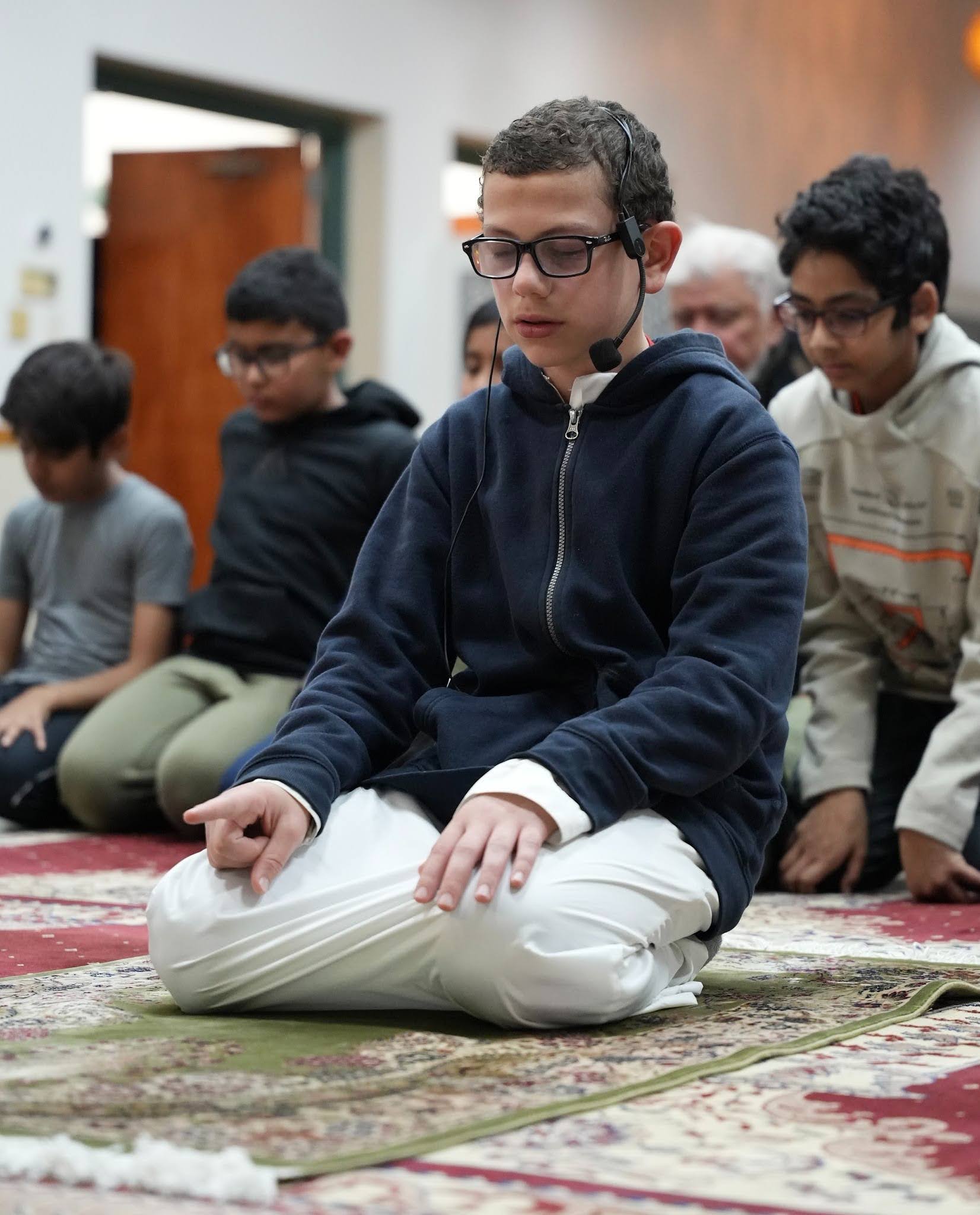 Students reading Quran